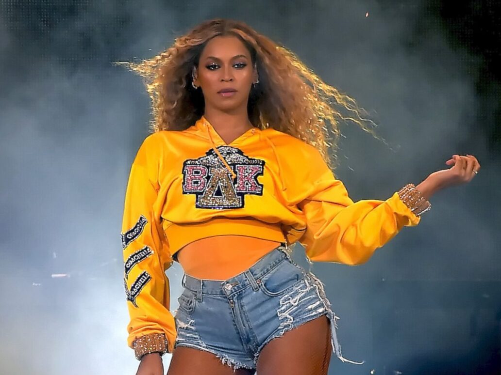 Ariana Grande's Vocal Mastery: Unraveling the Secrets Behind the Pop ...